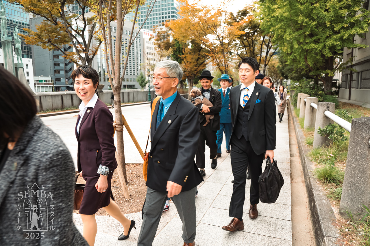 歴史的建造物と参加者